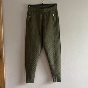 Smith & Rogue high rise quilted joggers size xsmall olive NWT